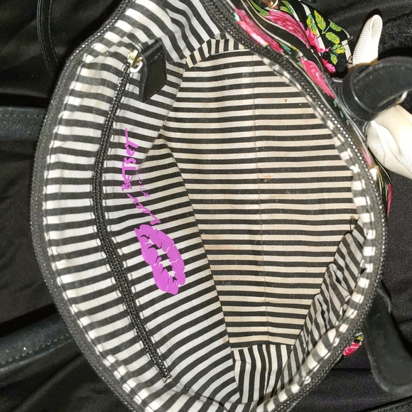 Betsey Johnson Pink & Black Rose Pattern Pop Punk Y2K Purse Black Fuzzy Pom Pom - Picture 16 of 17